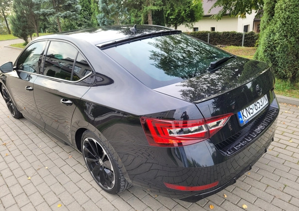 Skoda Superb cena 86900 przebieg: 229000, rok produkcji 2018 z Grybów małe 137